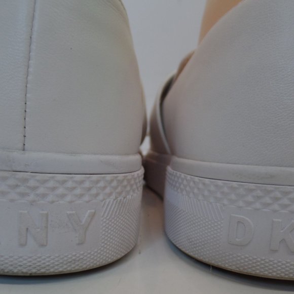 DKNY Women's Jules White Leather Fringe Casual Slip On Shoe Silver Buckle Sz 8.5 - Picture 6 of 11